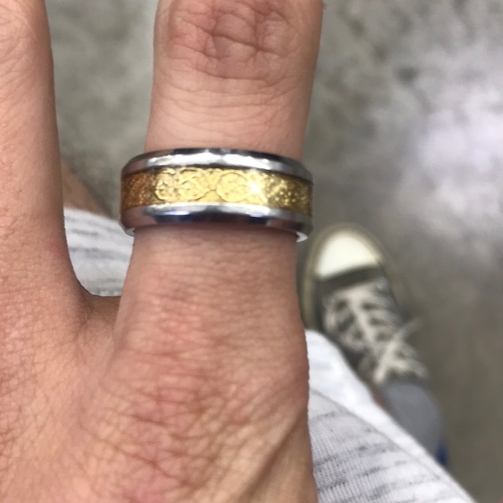 Gold ring - Picture 2 of 2
